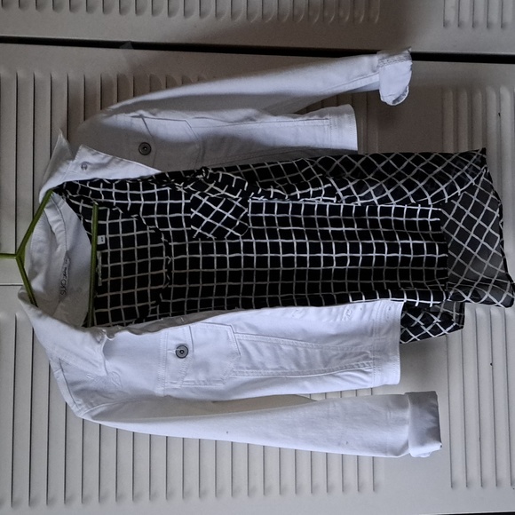 Sz M B/W Sleeveless top w hi front/ low back. Semi sheer at back at mid back. - Picture 2 of 7